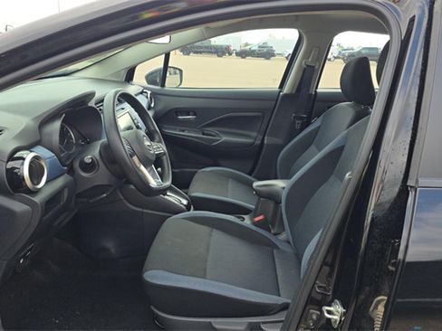 Used 2025 Nissan Versa SV FWD image 8