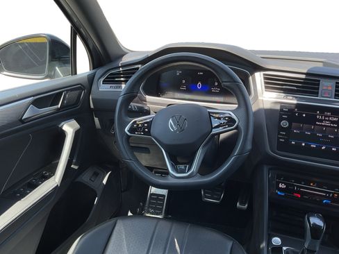 Used 2024 Volkswagen Tiguan SE R-Line FWD image 11