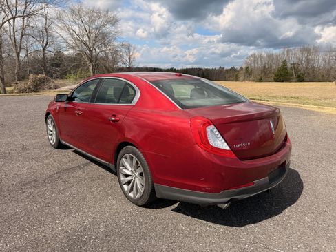 Used 2013 Lincoln MKS image 3
