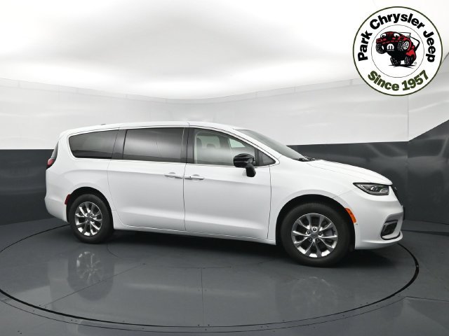 Used 2024 Chrysler Pacifica Touring-L AWD/4WD image 1