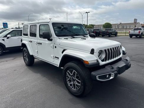 Used 2025 Jeep Wrangler Unlimited Sahara AWD/4WD image 1