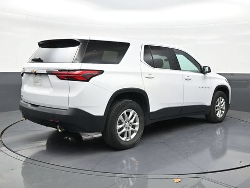 Used 2023 Chevrolet Traverse LS FWD image 5