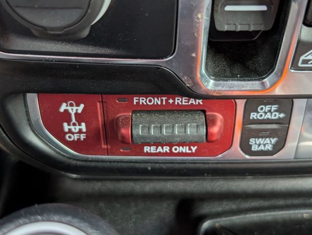 Used 2024 Jeep Gladiator Rubicon w/ Safety Group AWD/4WD image 19