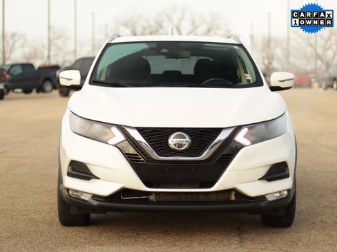 Used 2021 Nissan Rogue Sport SV image 2