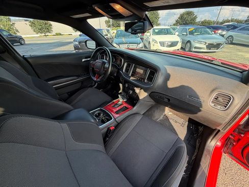 Used 2016 Dodge Charger R/T RWD image 31