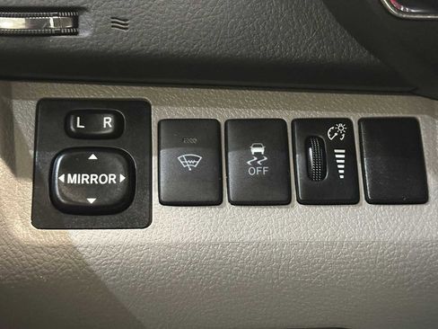 Used 2012 Toyota Highlander FWD image 17