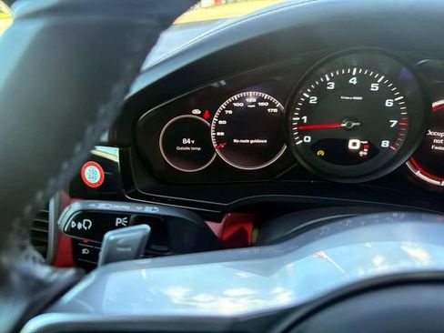 Used 2022 Porsche Cayenne AWD/4WD image 30