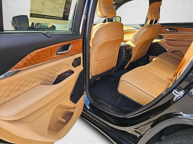 Used 2022 Jeep Grand Cherokee Summit AWD/4WD image 15