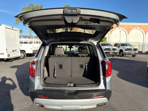 Used 2023 GMC Acadia SLT image 15