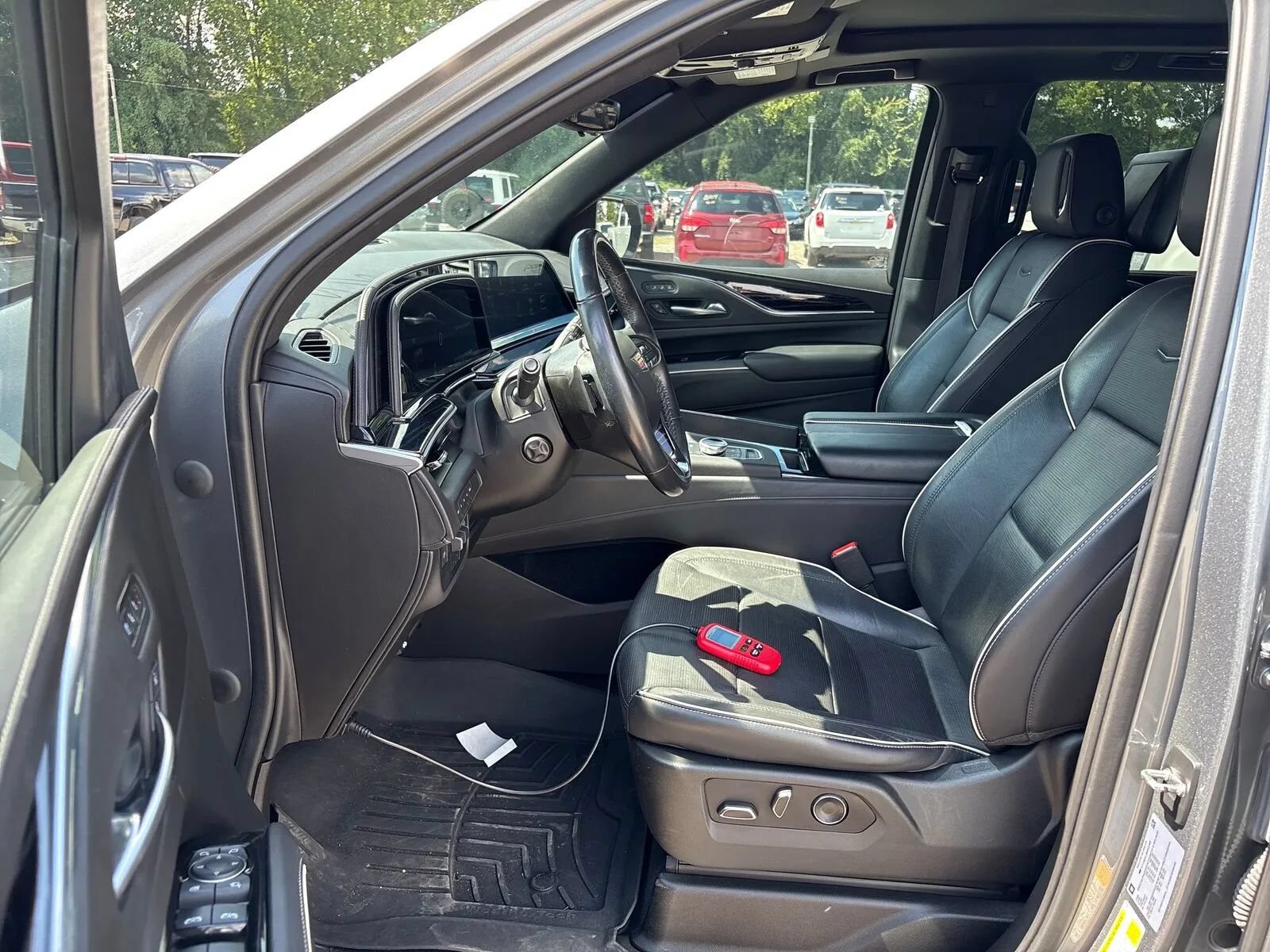 Used 2021 Cadillac Escalade Sport w/ Heavy-Duty Trailer Package AWD/4WD image 10