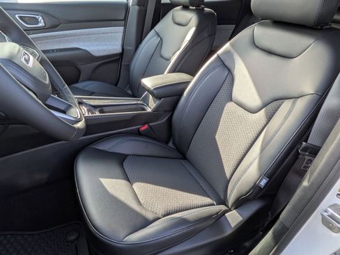 New 2026 Jeep Compass Latitude image 11