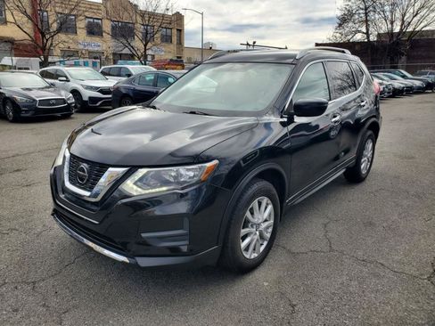 Used 2018 Nissan Rogue SV image 1