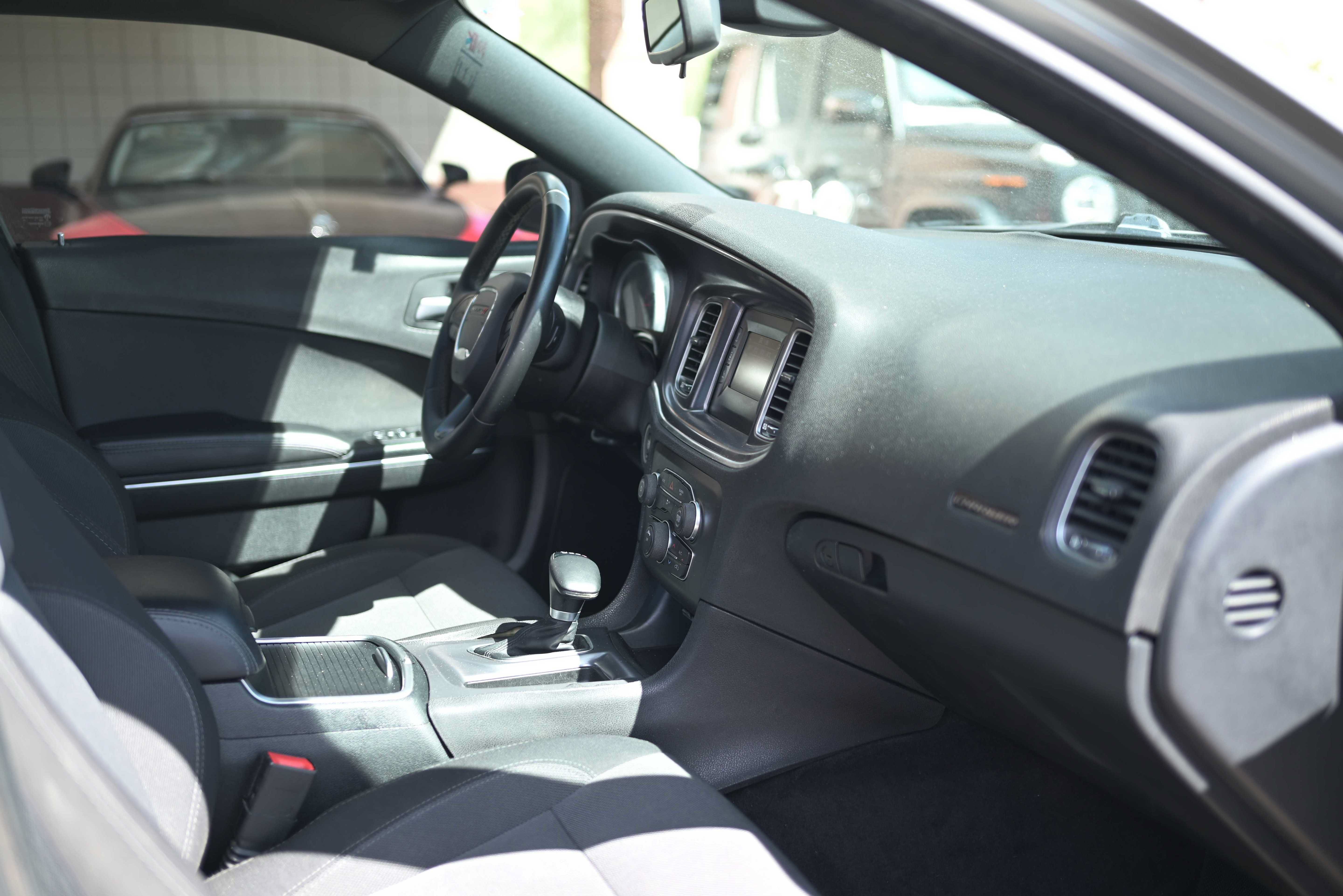 Used 2017 Dodge Charger SE RWD image 14