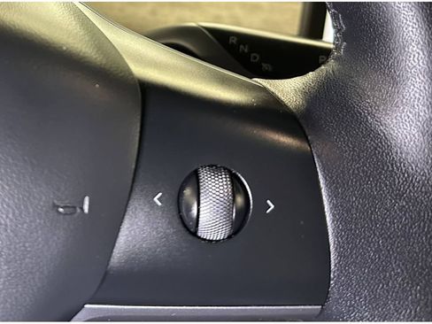 Used 2022 Tesla Model Y Long Range AWD/4WD image 26