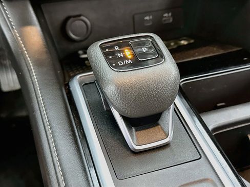 Used 2024 Nissan Pathfinder SV AWD/4WD image 19