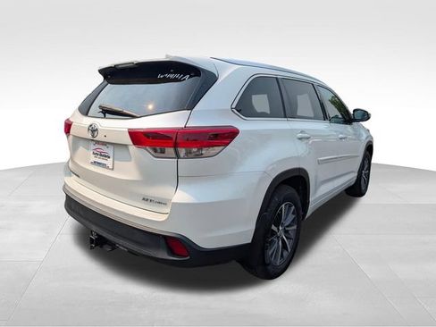 Used 2018 Toyota Highlander XLE AWD/4WD image 7