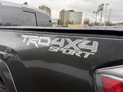 Certified 2022 Toyota Tacoma TRD Sport image 5