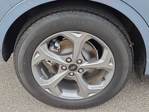 Used 2024 Ford Escape ST-Line w/ Cold Weather Package FWD image 7