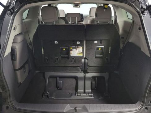 Used 2024 Toyota Sienna LE image 27