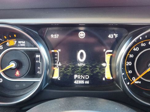 Used 2022 Jeep Wrangler Unlimited Sahara w/ Cold Weather Group image 15