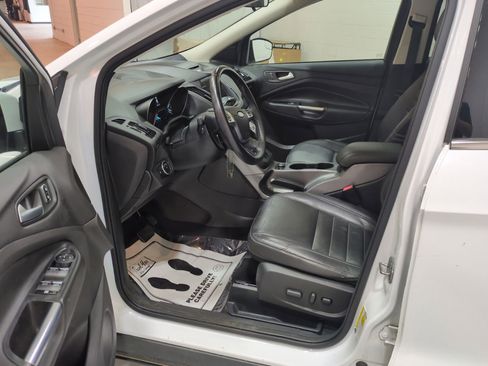 Used 2015 Ford Escape SE w/ Equipment Group 201A FWD image 18