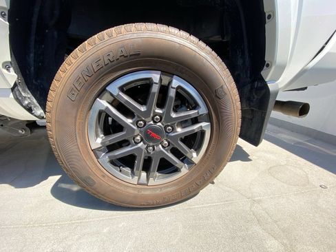 Used 2025 Toyota Tacoma TRD Sport AWD/4WD image 5