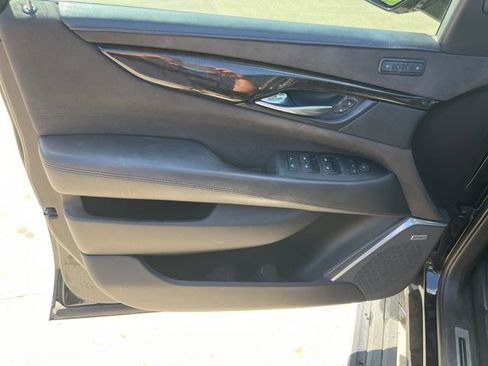 Used 2020 Cadillac Escalade Platinum image 11