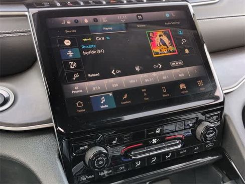 Used 2023 Jeep Grand Cherokee Limited image 28