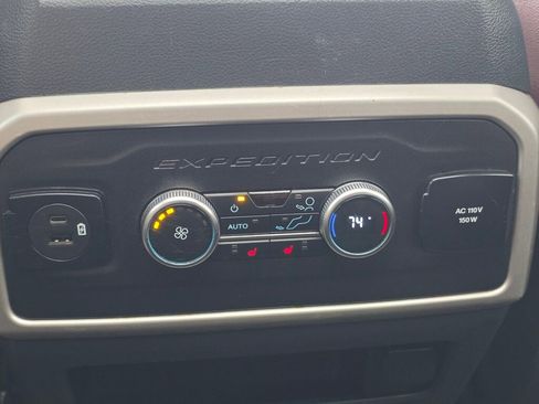 Used 2023 Ford Expedition Limited image 25