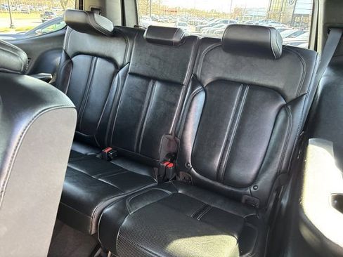 Used 2024 Jeep Wagoneer Series II w/ Flexible Seating Group image 18