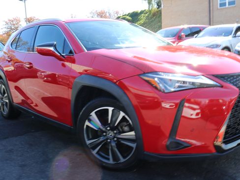 Used 2022 Lexus UX 200 image 3