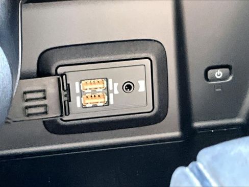 Used 2021 Toyota Venza Limited image 33