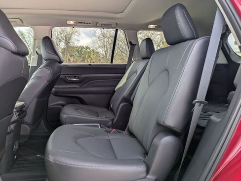 Used 2025 Toyota Grand Highlander AWD Hybrid image 15