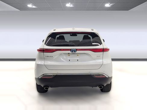 Used 2024 Toyota Venza LE image 8