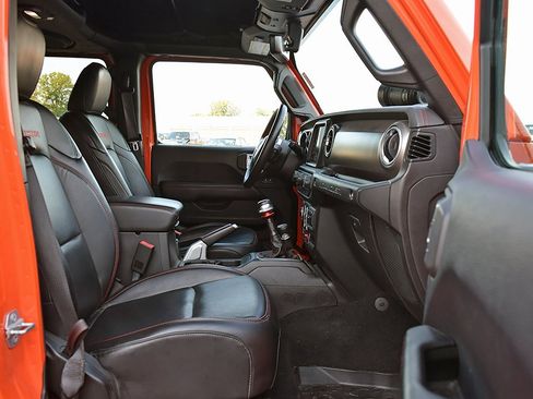 Used 2018 Jeep Wrangler Unlimited Rubicon w/ Dual Top Group image 30