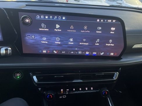 Certified 2025 Chevrolet Traverse LT image 24