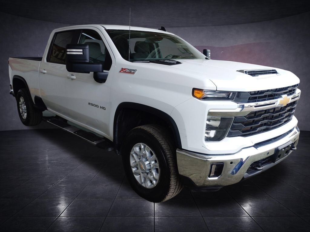 Used 2025 Chevrolet Silverado 2500 LT AWD/4WD image 7