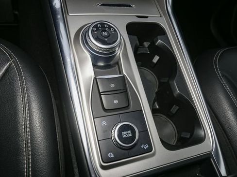Used 2020 Ford Explorer XLT w/ Equipment Group 202A AWD/4WD image 32