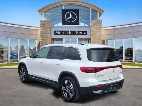 Used 2023 Mercedes-Benz EQB 300 4MATIC image 3