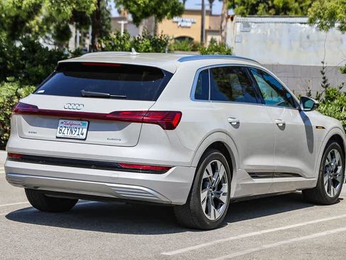 Used 2022 Audi e-tron Premium AWD/4WD image 4