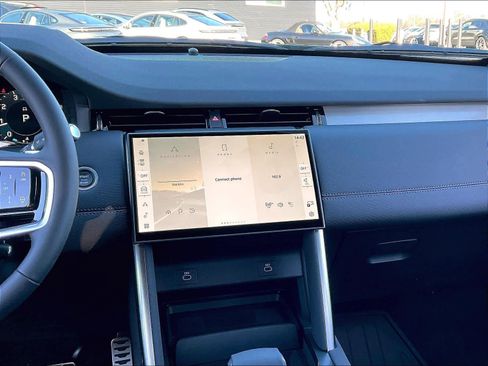 New 2025 Land Rover Discovery Sport Dynamic SE image 9