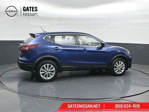 Used 2022 Nissan Rogue Sport S image 3