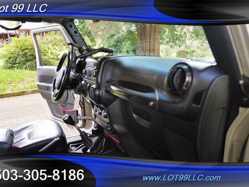 Used 2017 Jeep Wrangler Rubicon AWD/4WD image 16