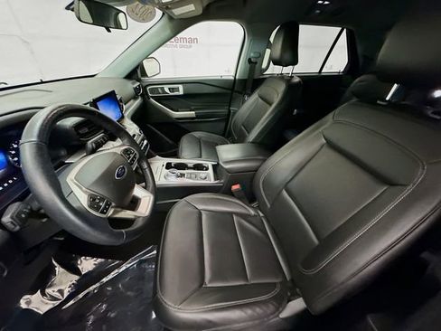 Used 2022 Ford Explorer XLT w/ Equipment Group 202A image 22