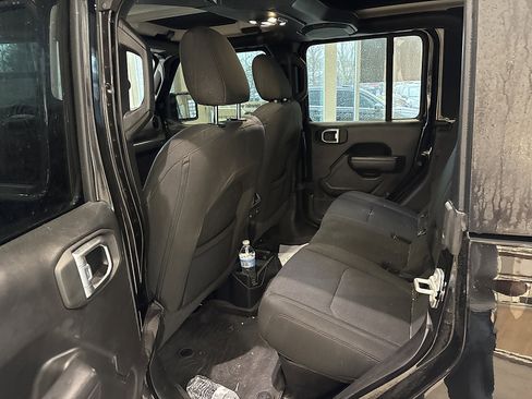 Used 2023 Jeep Gladiator Sport image 13