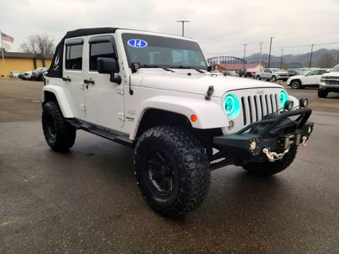 Used 2014 Jeep Wrangler Unlimited Sahara w/ Connectivity Group image 3