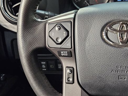 Used 2019 Toyota Tacoma TRD Sport AWD/4WD image 26