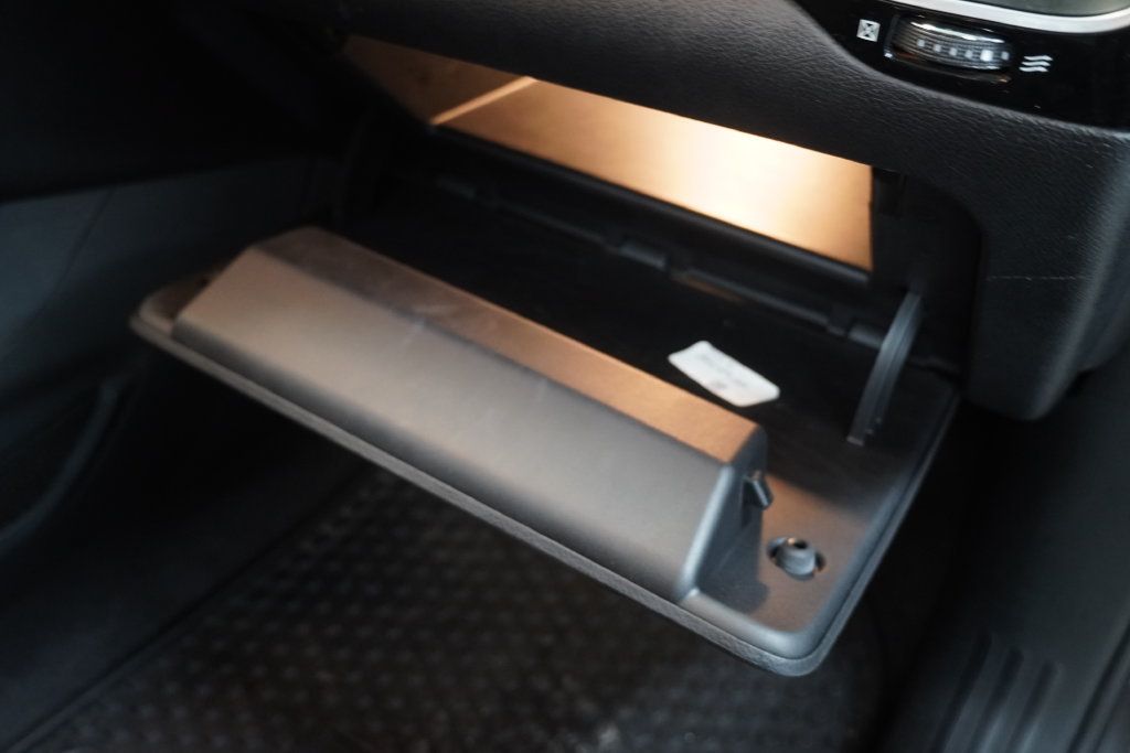 Used 2019 Jeep Cherokee Latitude Plus AWD/4WD image 27