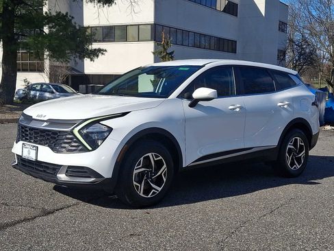 Used 2023 Kia Sportage LX image 3