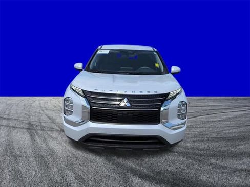 Used 2023 Mitsubishi Outlander ES FWD image 8